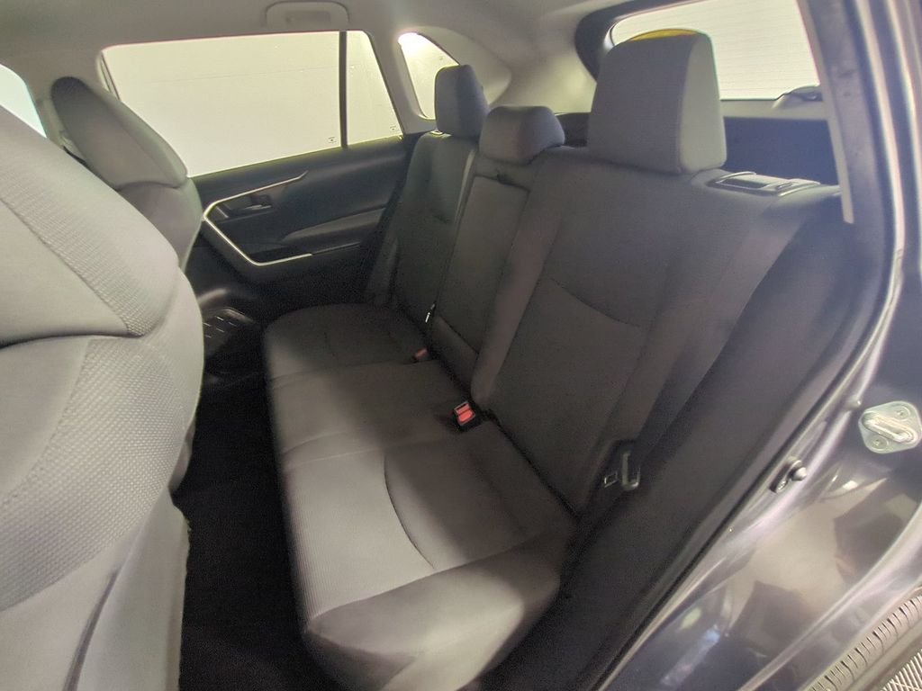 2021 Toyota RAV4 LE - Photo 15