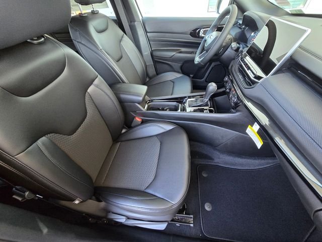 New 2026 Bright White Clearcoat Jeep Latitude image 21
