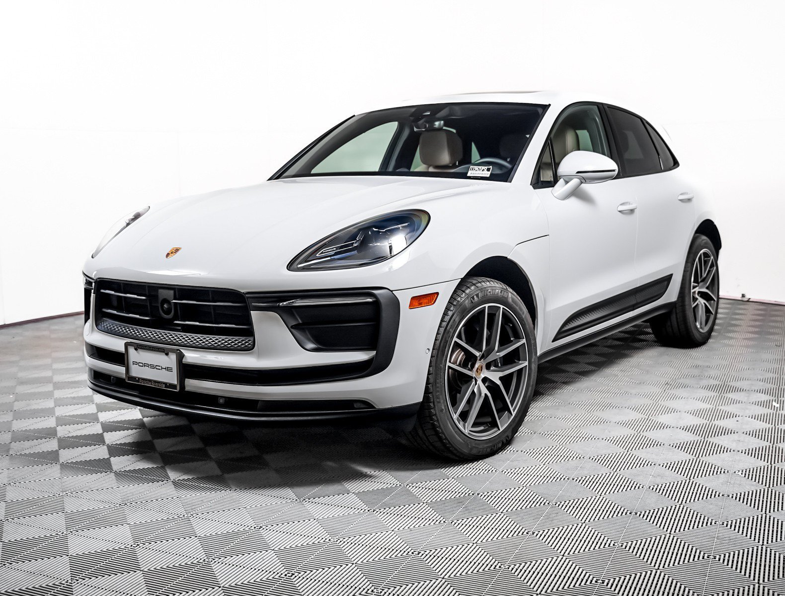 2026 Porsche Macan T's photo