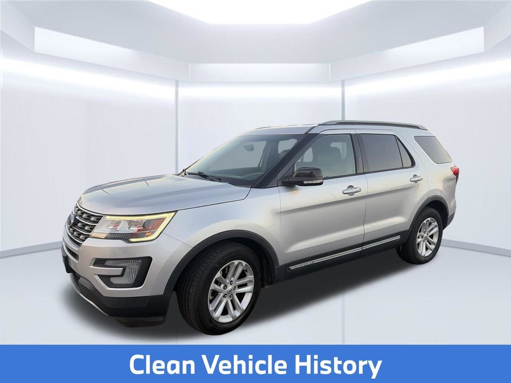 Used 2017 Silver Ford XLT image 4