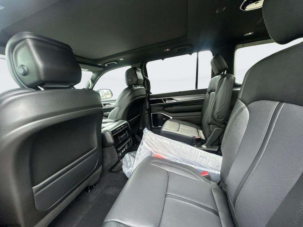 New 2026 High Gloss Black Exterior Paint Jeep Limited Reserve image 12