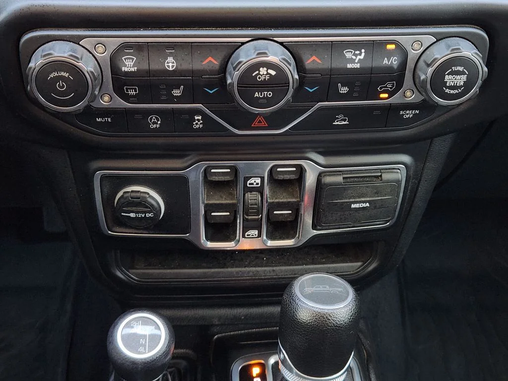 Used 2020 Black Clearcoat Jeep Overland image 21