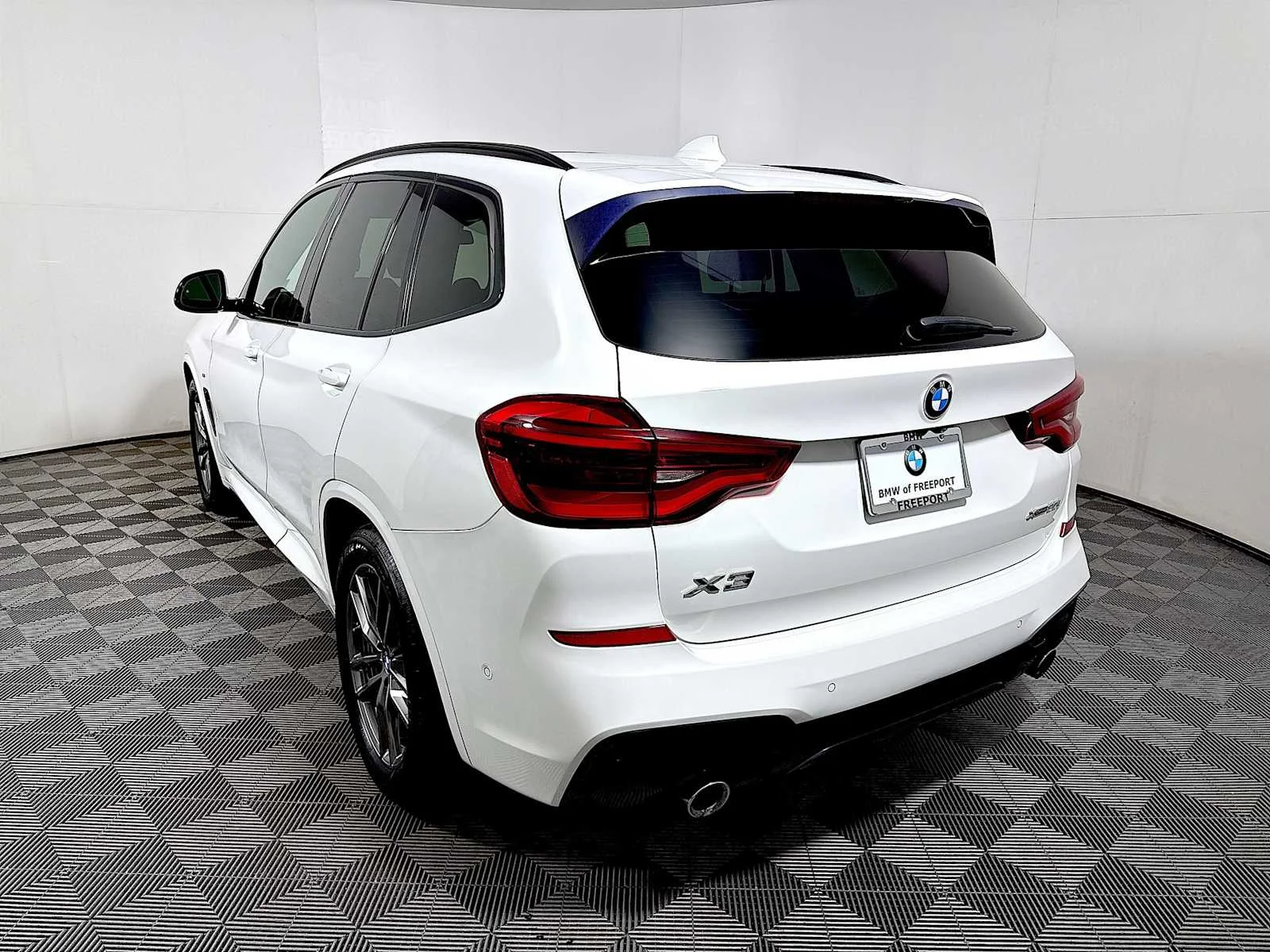 Used 2019 Alpine White BMW xDrive30i image 5