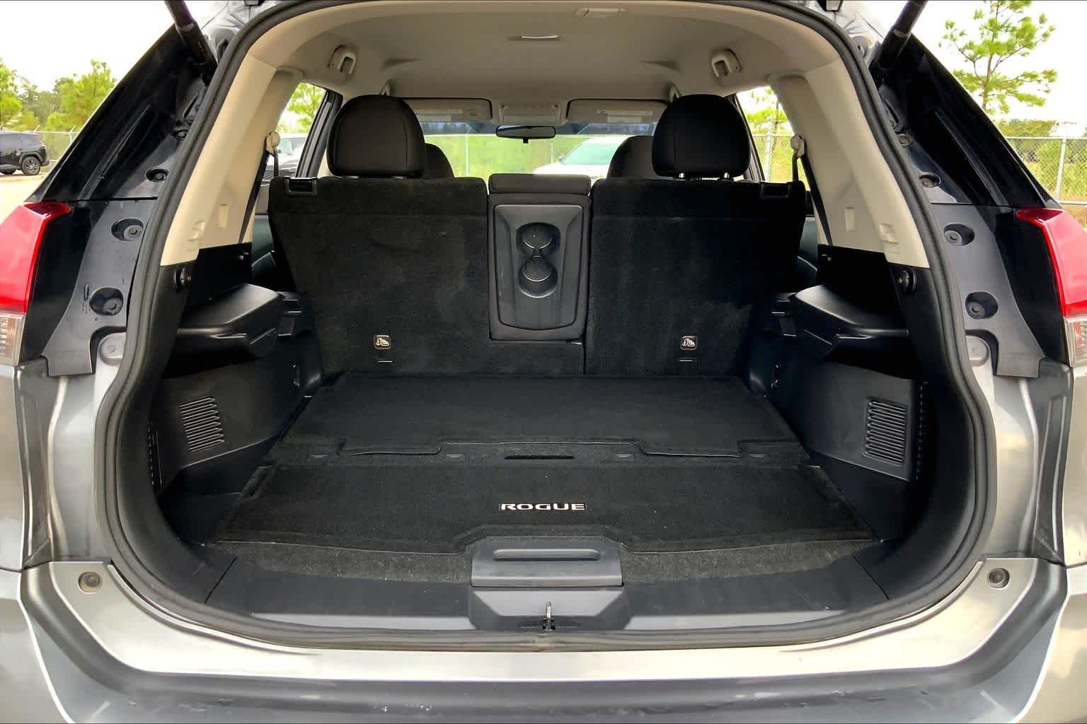 Used 2018 Gun Metallic Nissan SV image 34