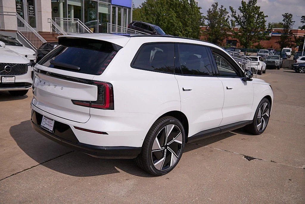 2025 Volvo EX90 Ultra - Photo 9