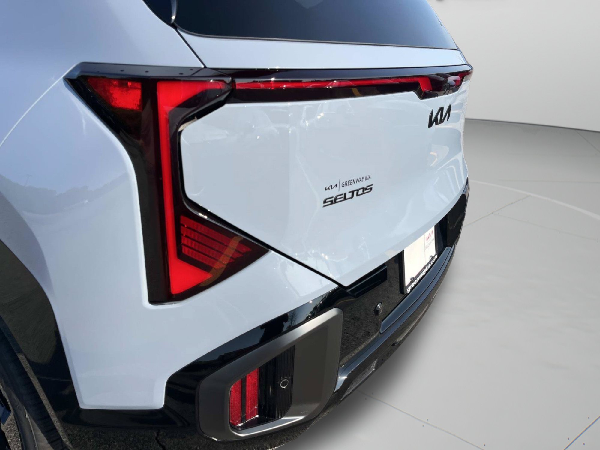 New 2027 Pale Gray Kia X-Line S image 34