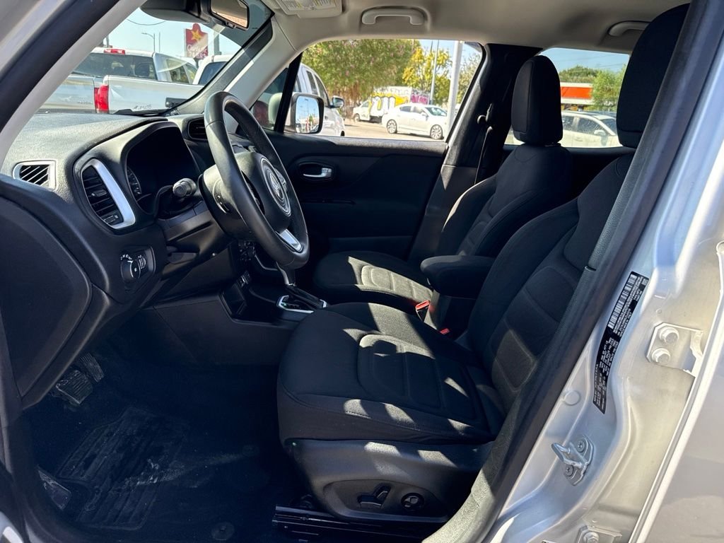 Used 2020 Silver Jeep Latitude image 6