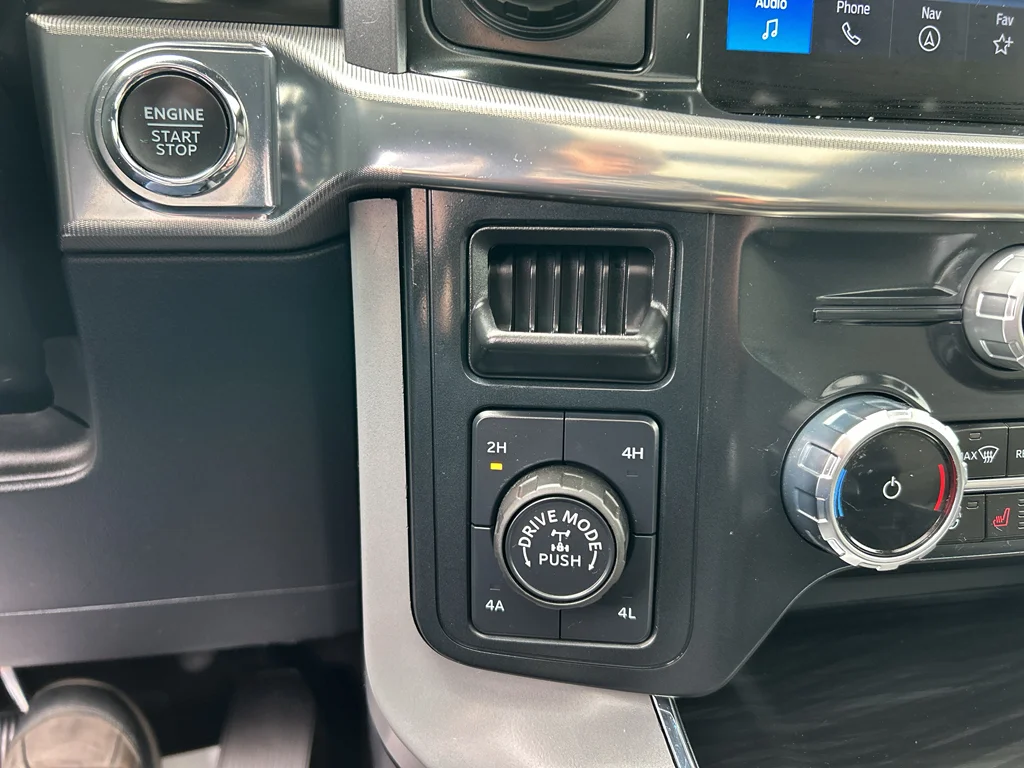 Certified Used 2024 Oxford White Ford LARIAT image 14