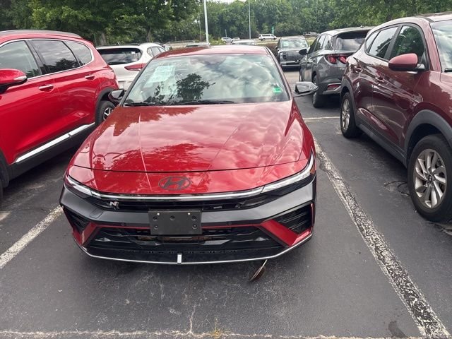 Used 2024 Ultimate red Hyundai  image 3