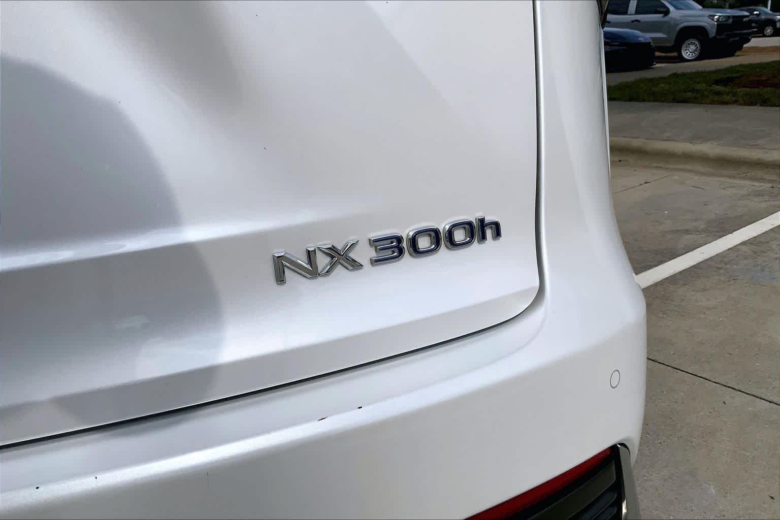 Used 2021 Eminent White Pearl Lexus  image 10