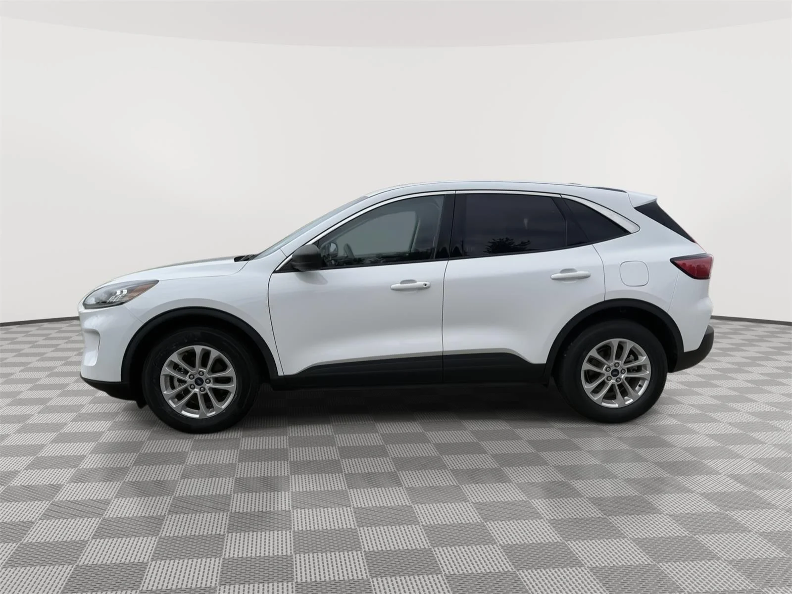 Certified Used 2022 Oxford White Ford SE Hybrid image 4