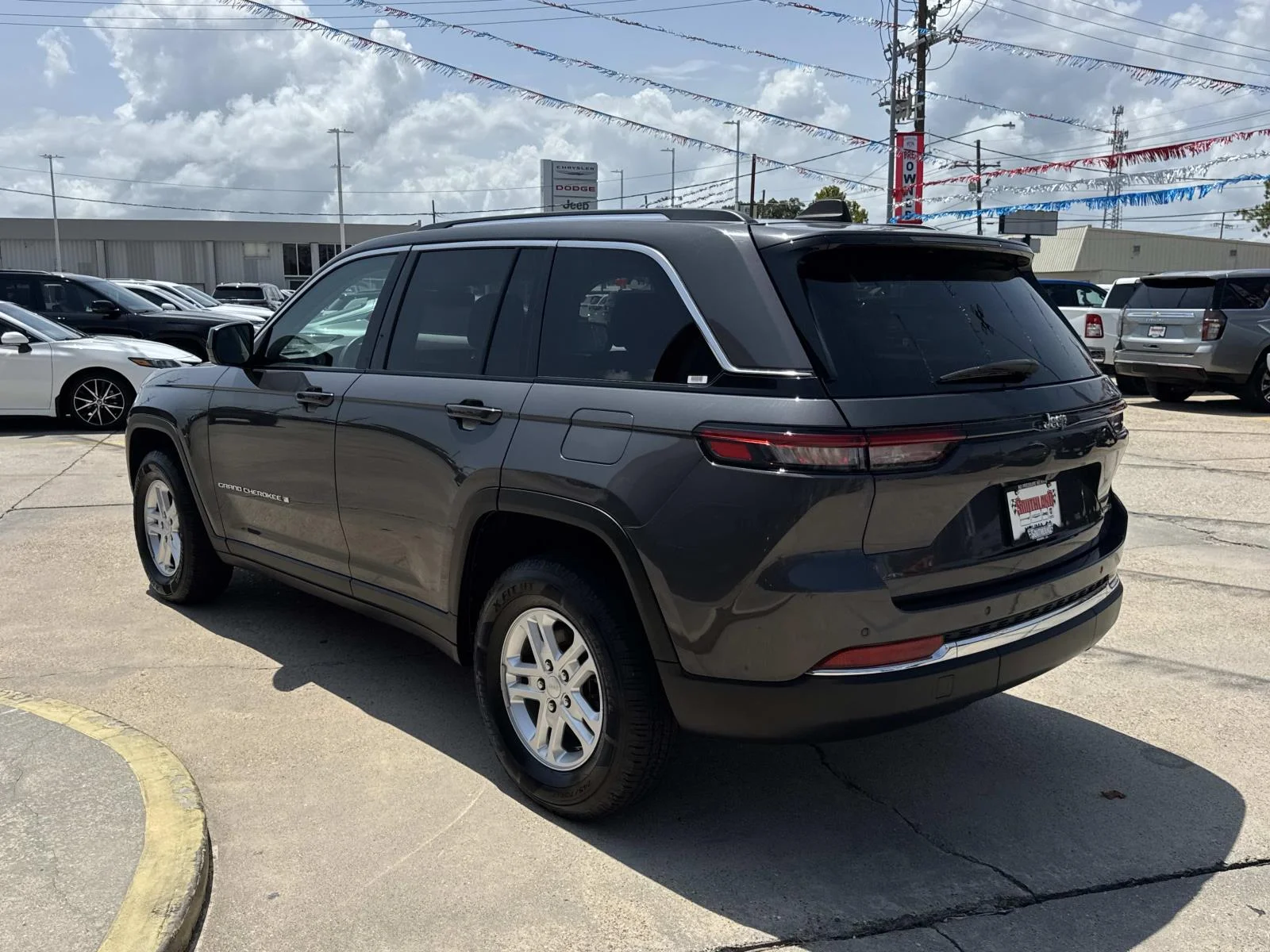 Used 2024 Baltic Gray Metallic Clearcoat Jeep Laredo image 5