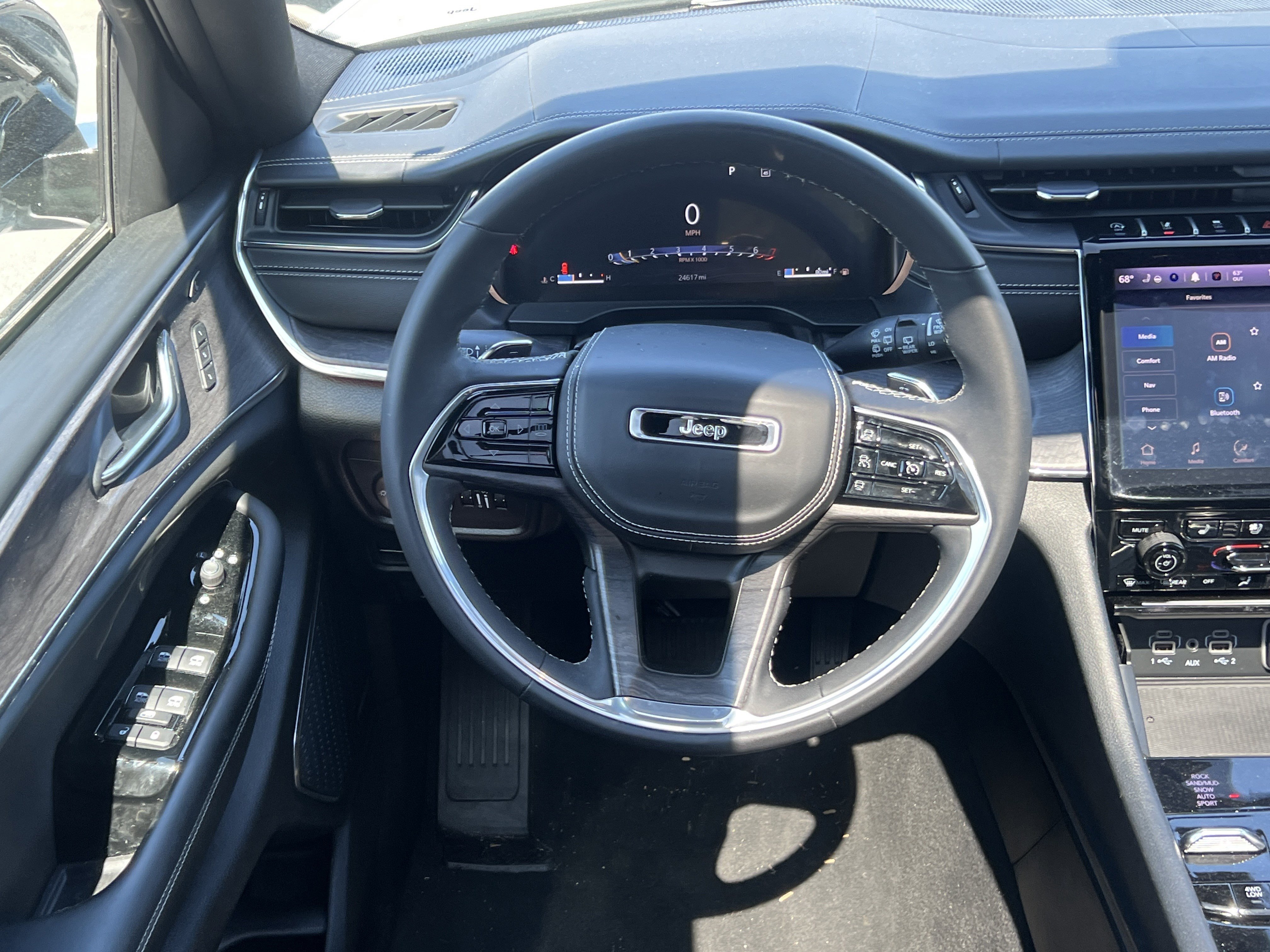Used 2024 Silver Zynith Jeep Overland image 31