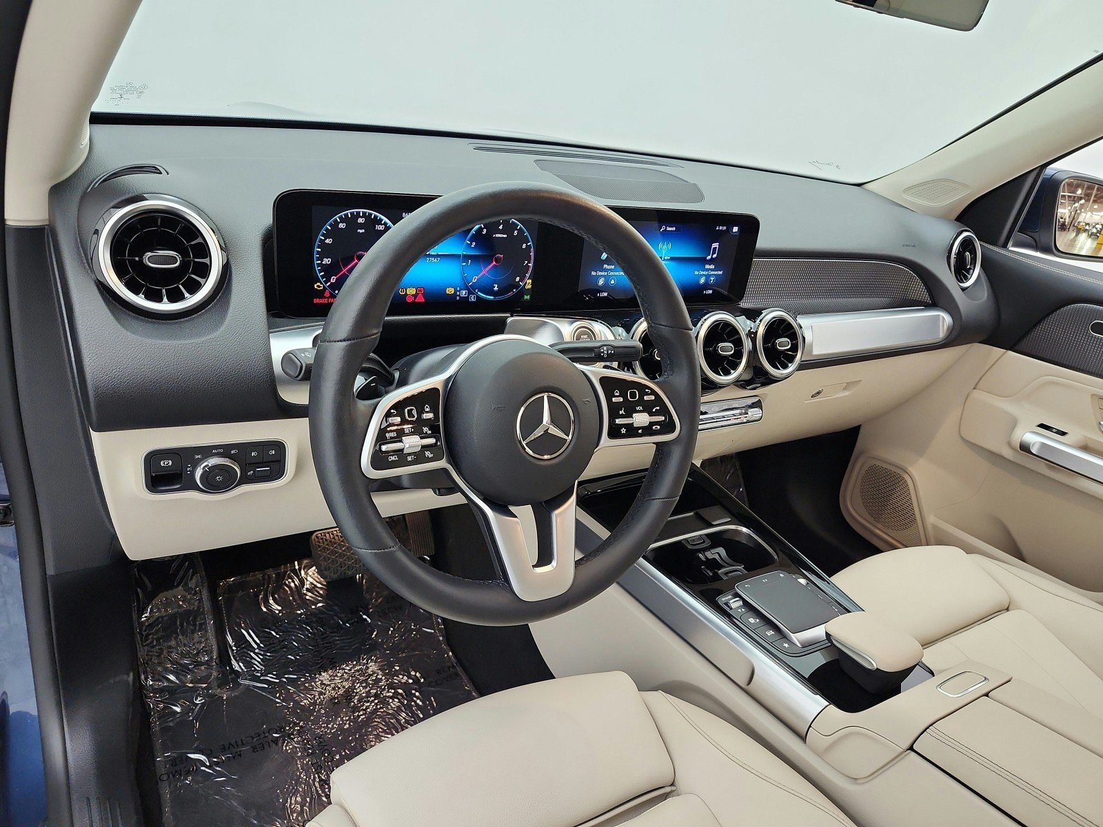 Used 2022 Denim Blue Metallic Mercedes-Benz GLB 250 SUV image 9