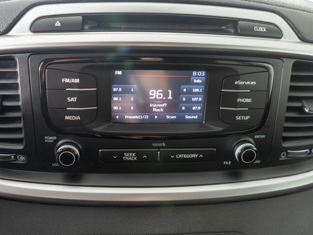 Used 2016 White Kia LX image 18