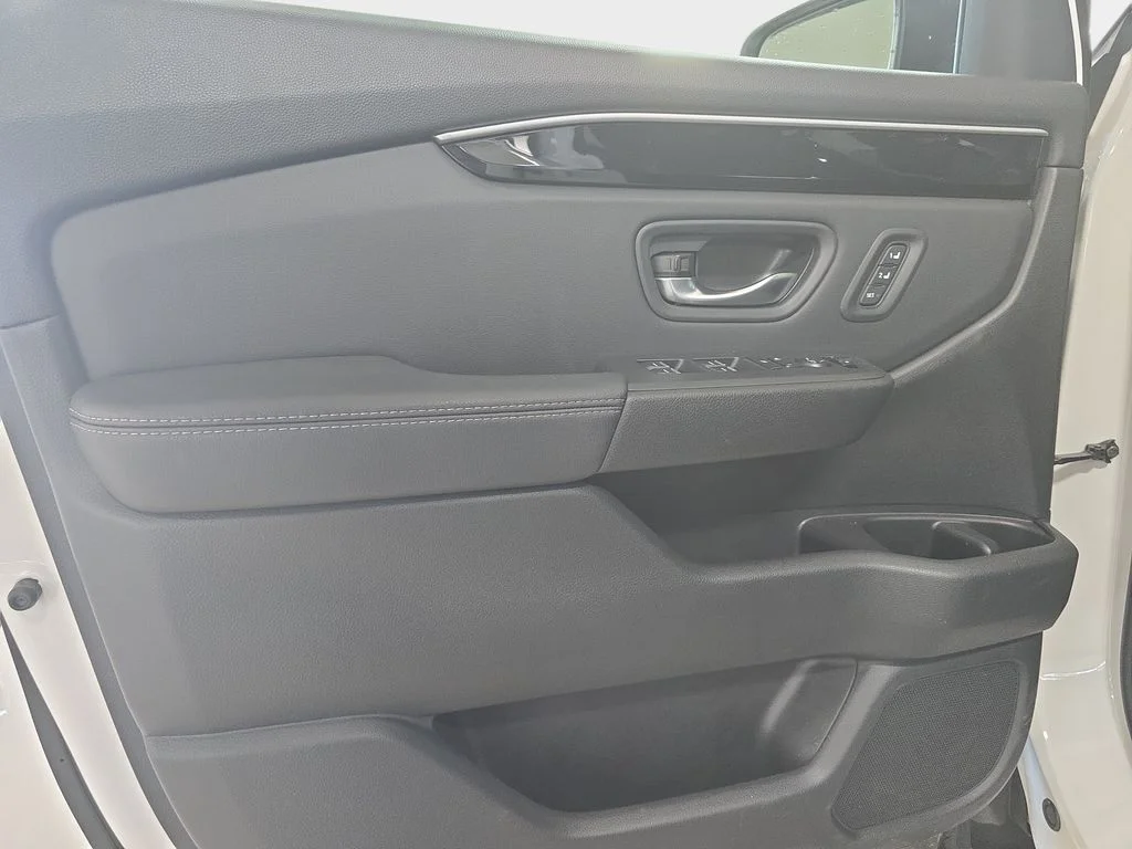 Used 2025 White Honda EX-L image 21