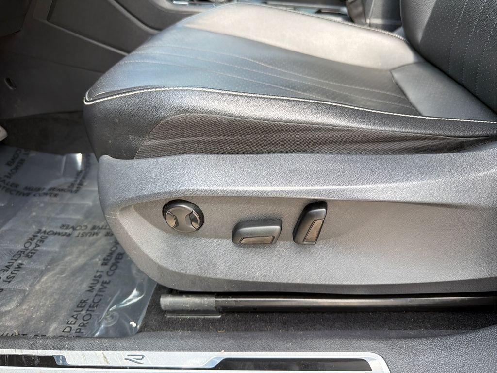 Used 2022 Oryx White Pearl Volkswagen SE R-Line Black image 19