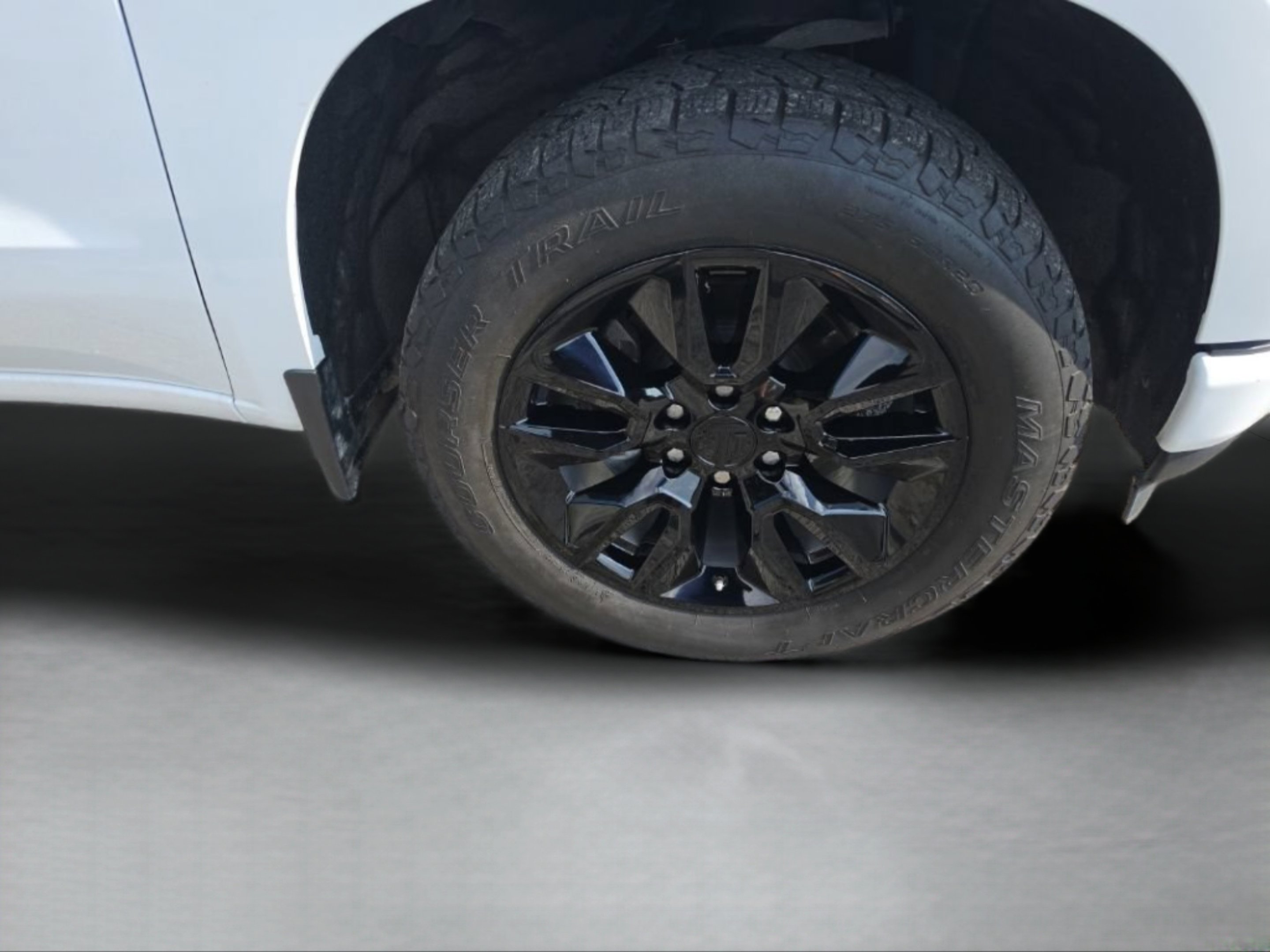 Used 2021 SUMMIT WHITE Chevrolet Custom image 33