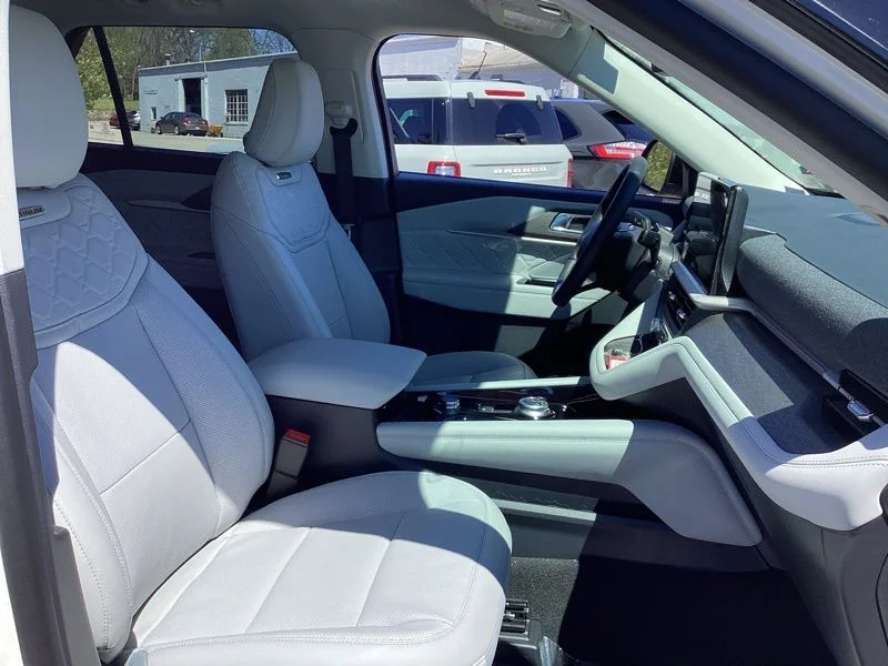 New 2026 White Ford Platinum image 21