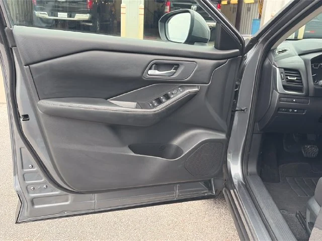 2025 Nissan Rogue SV - Photo 11