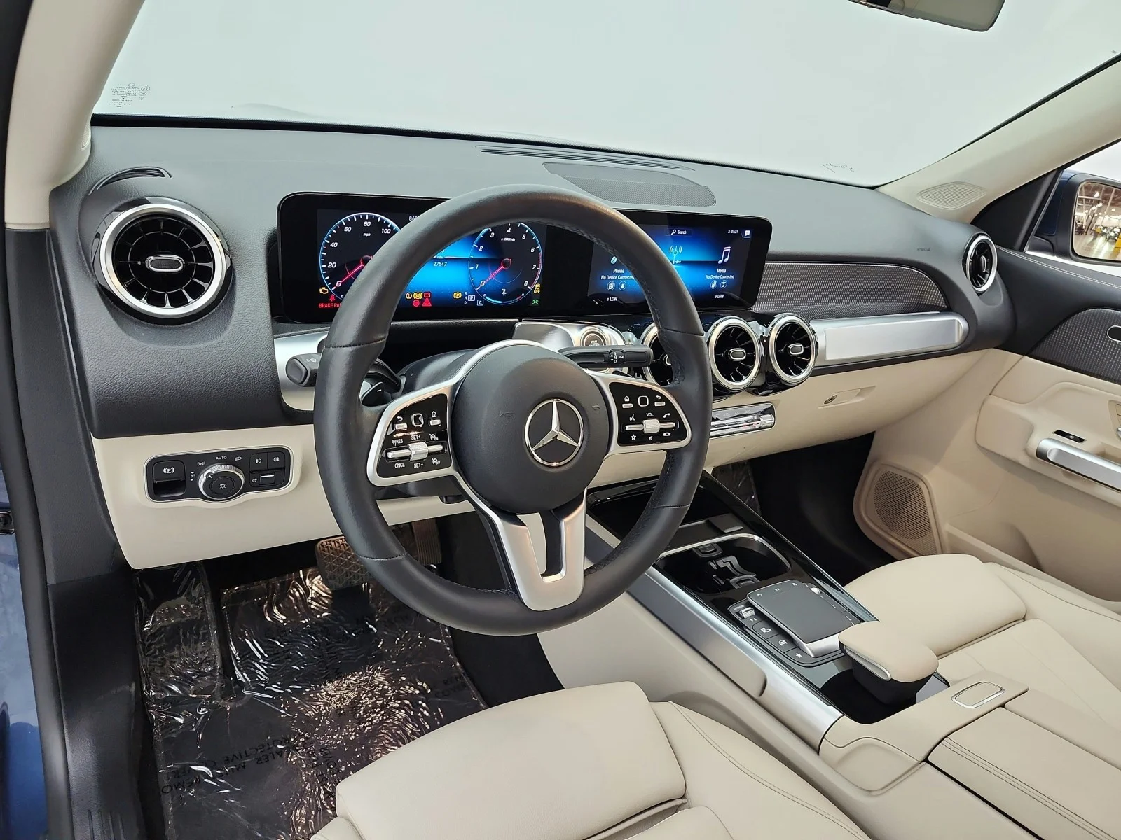 Used 2022 Denim Blue Metallic Mercedes-Benz GLB 250 SUV image 9