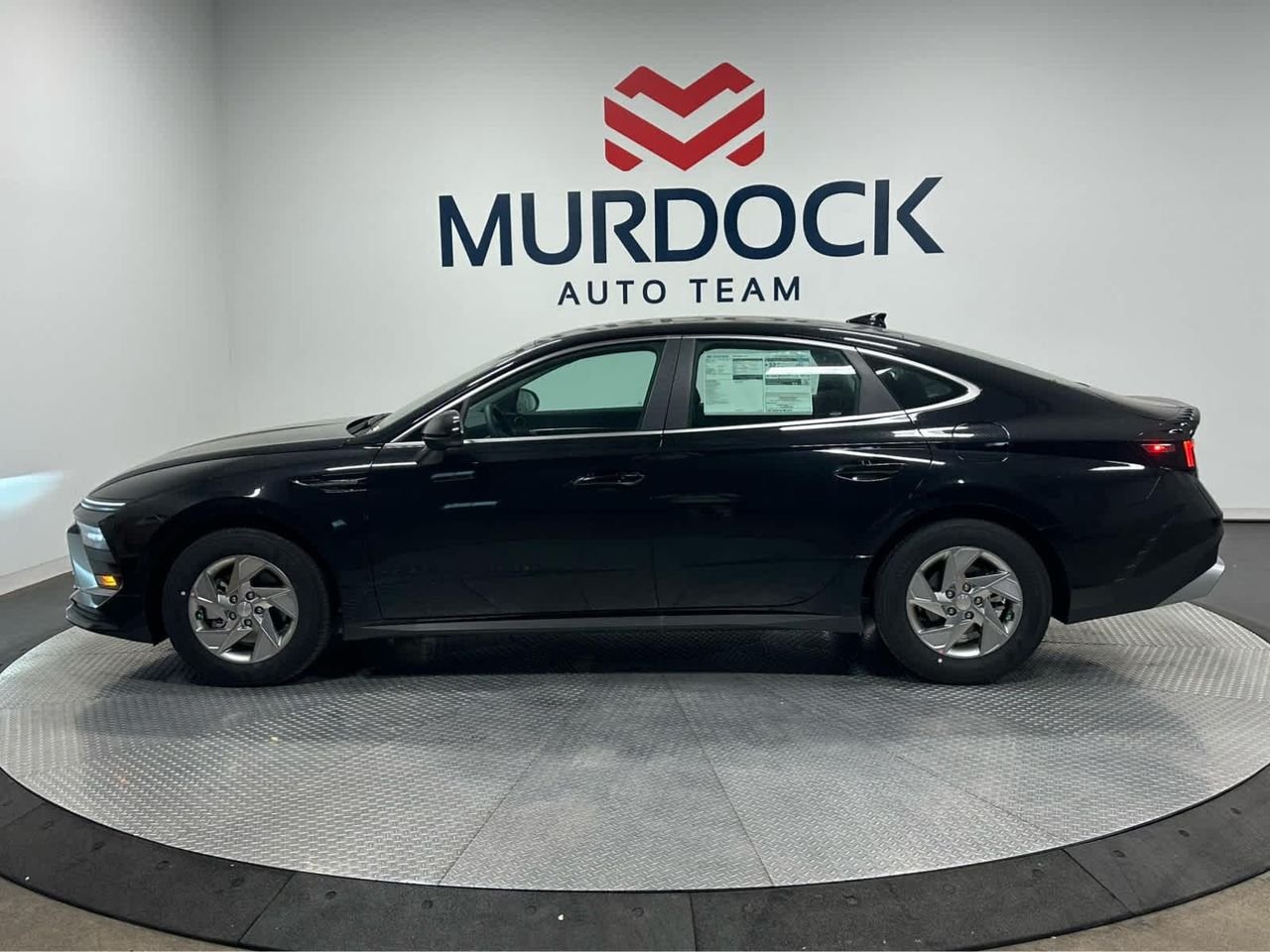 New 2026 Abyss Black Hyundai SE image 2