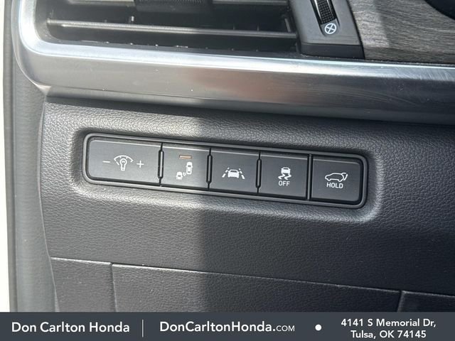 Used 2022 White Pearl Kia EX image 28