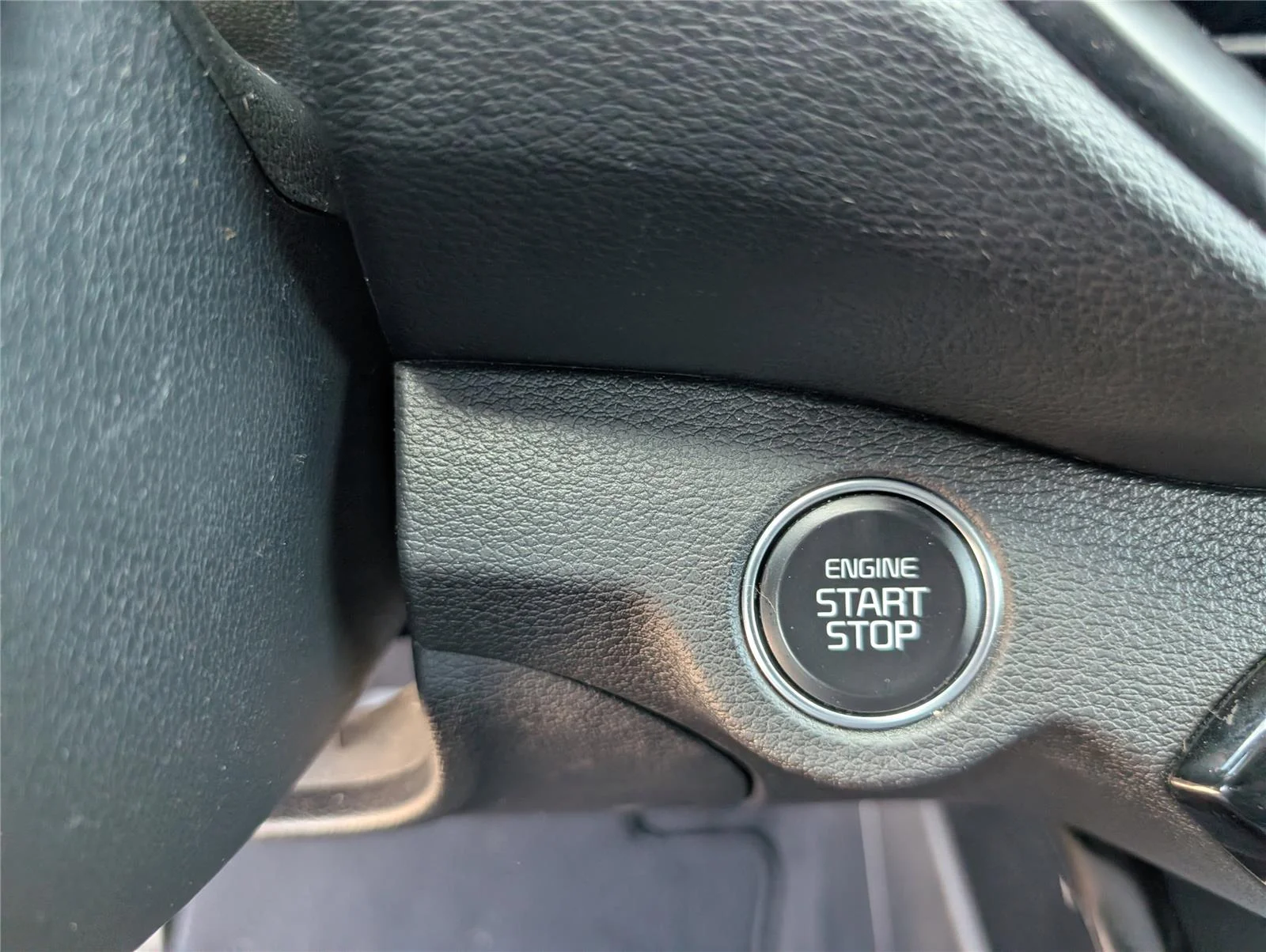 Used 2022 Currant Red Kia GT image 29