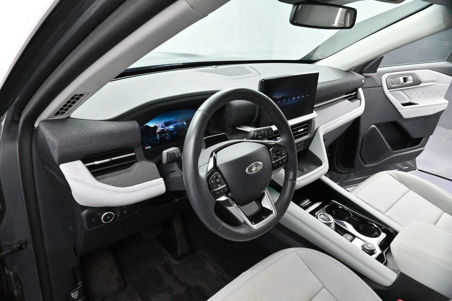 Used 2025 Carbonized Gray Ford Platinum image 13