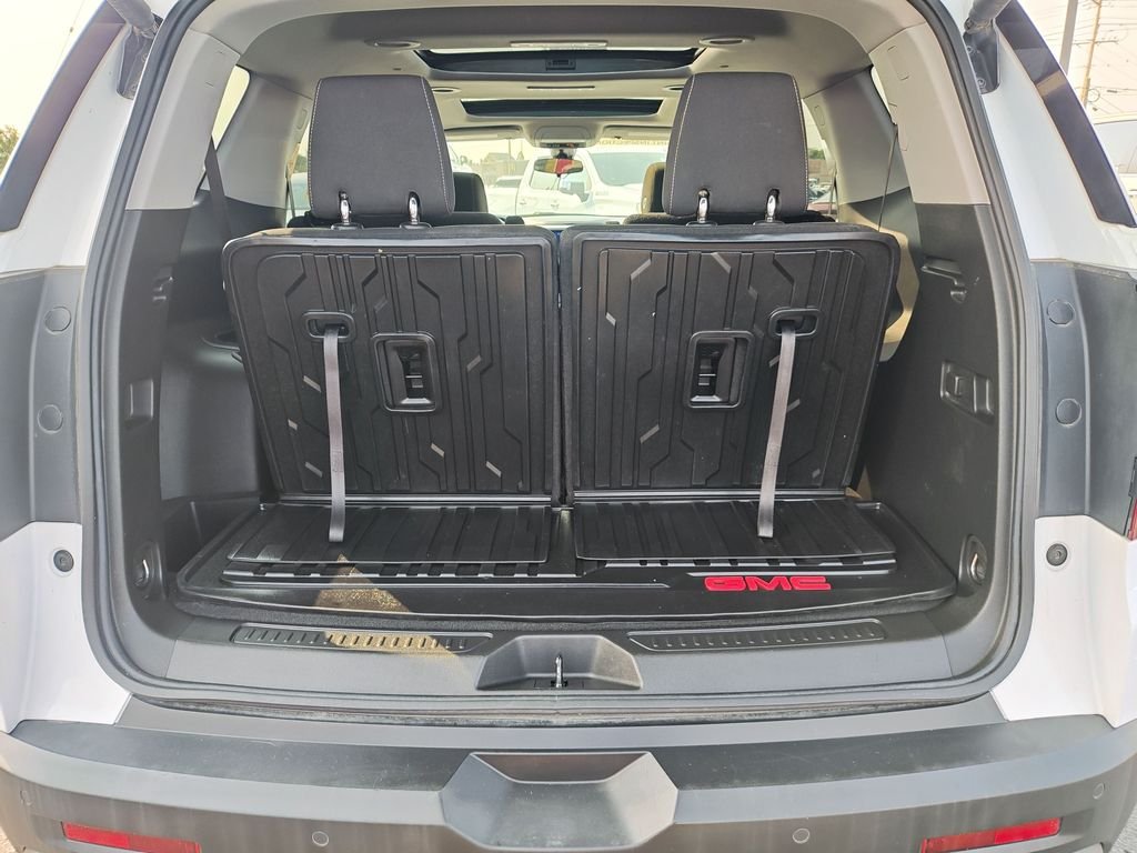 Used 2023 White GMC SLE image 9