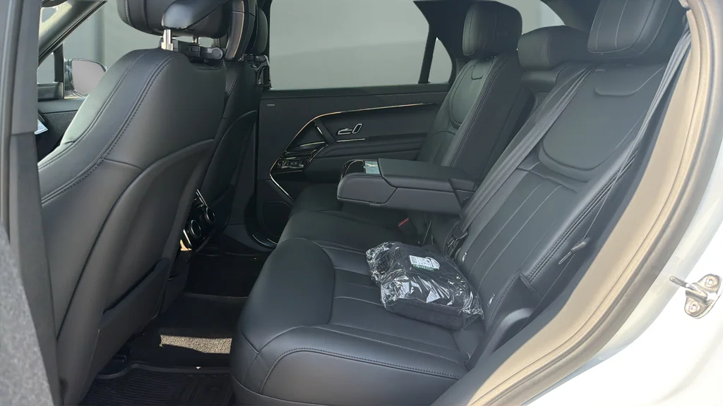 New 2026 White Land Rover Dynamic SE image 17