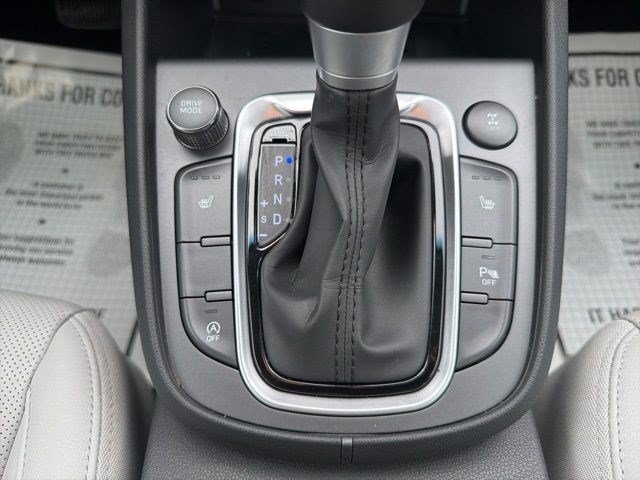 Used 2022 Lunar White Hyundai Limited image 24