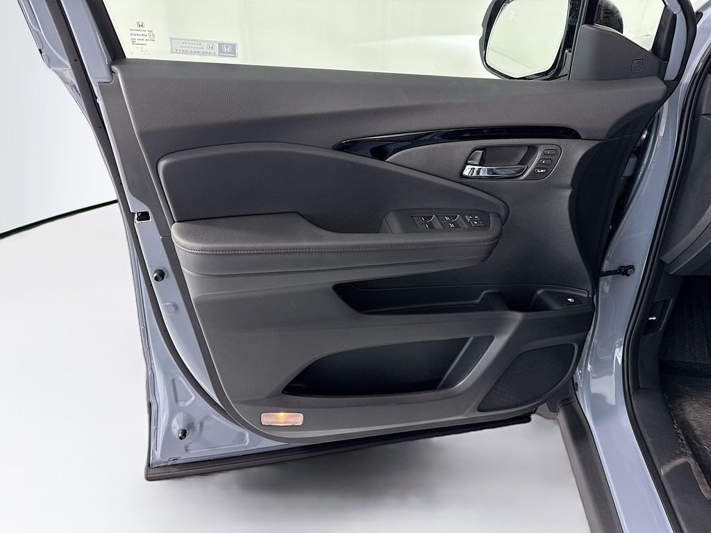 New 2026 Sonic Gray Pearl Honda Black Edition image 24