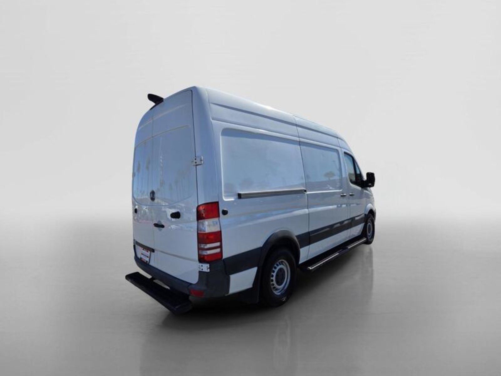 Used 2017 Arctic White Mercedes-Benz Worker image 5