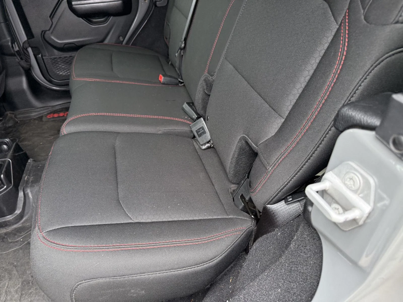 Used 2018 Sting-Gray Clearcoat Jeep Rubicon image 10