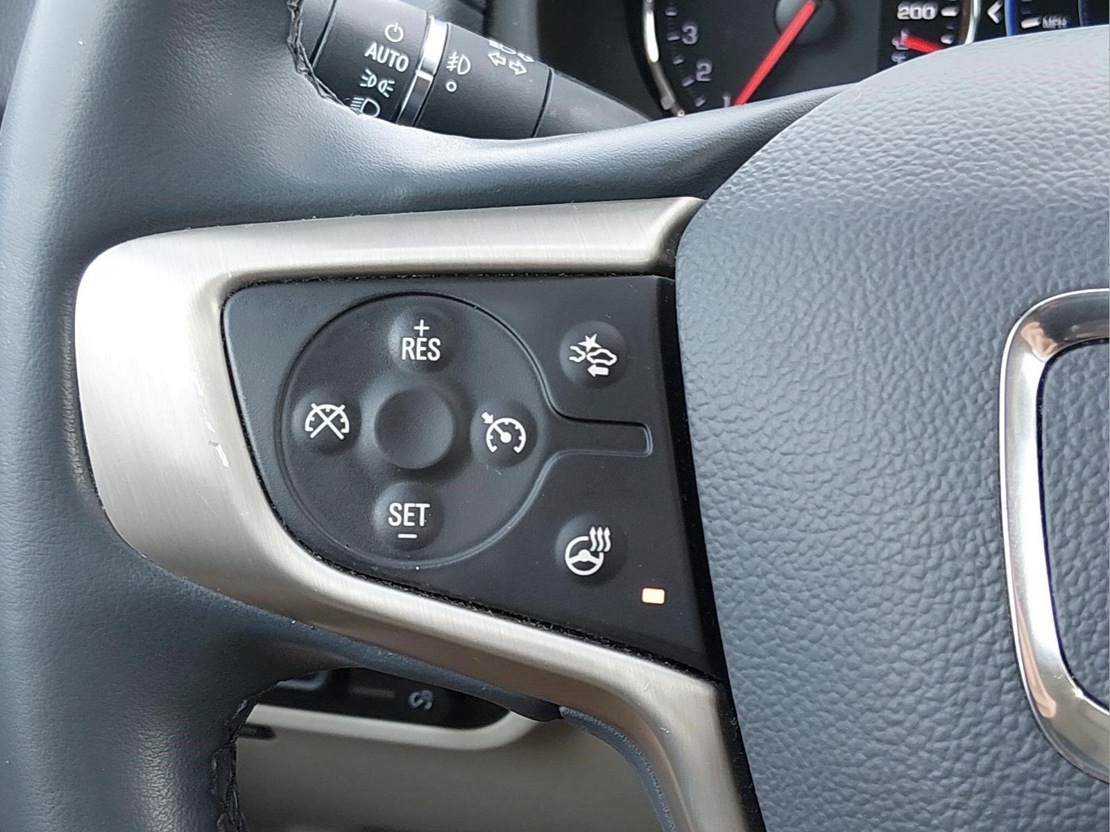 Used 2024 White Frost Tricoat GMC Denali image 29