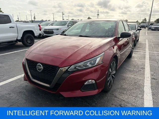 Used 2022 Red Nissan 2.5 SR image 3