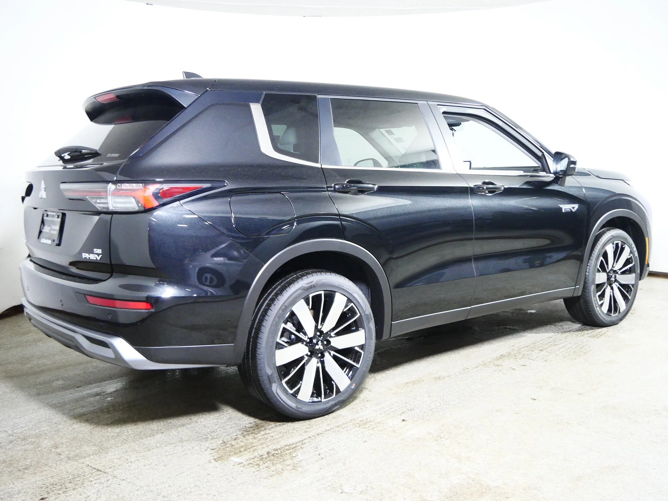 New 2026 Black Diamond Mitsubishi SE S-AWC image 2