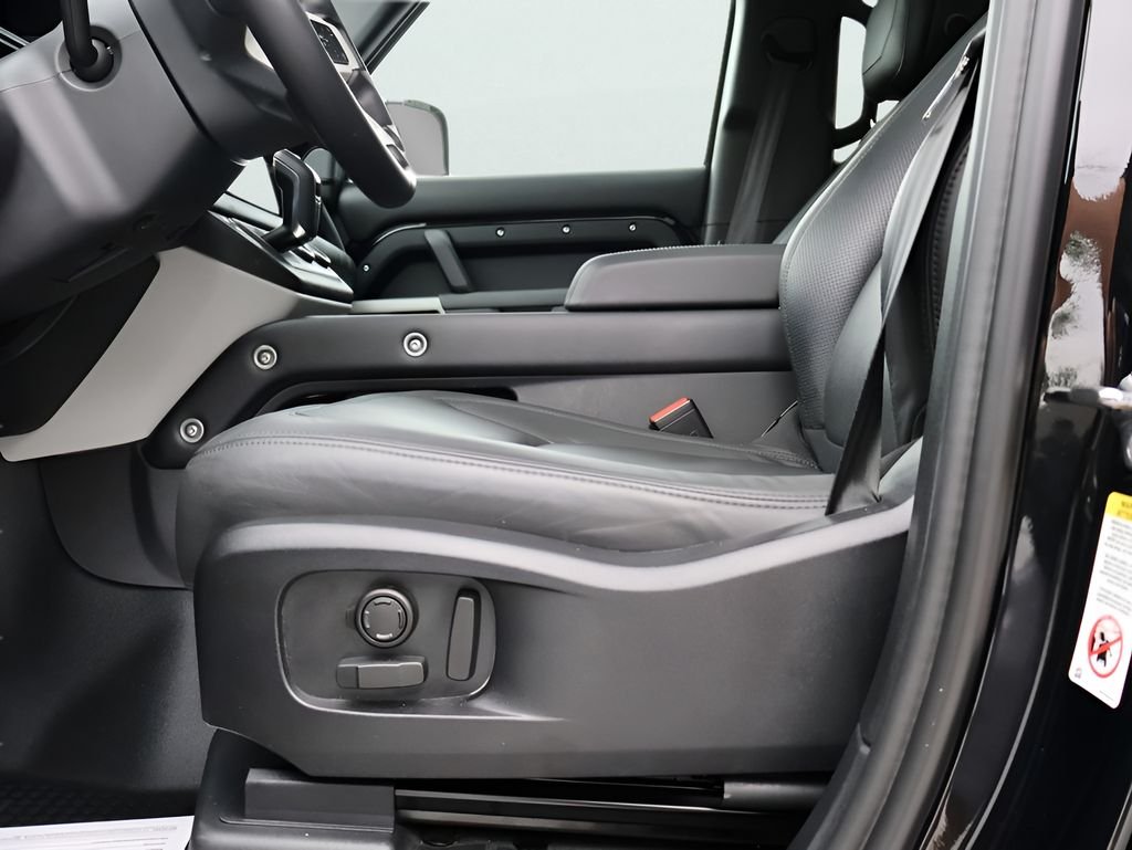 Used 2024 Santorini Black Metallic Land Rover SE image 36