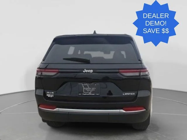 New 2026 Diamond Black Crystal Pearl-Coat Exterior Paint Jeep Limited image 7