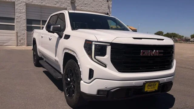 Used 2024 White GMC Elevation image 4