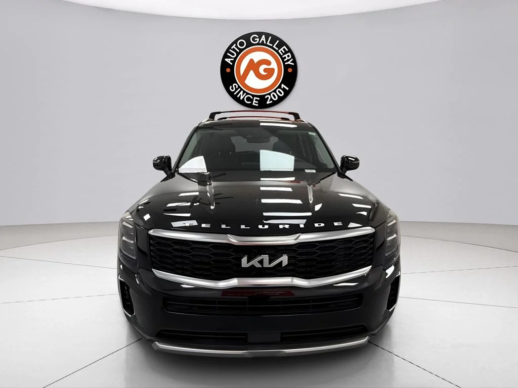 Used 2022 Black Kia EX image 5