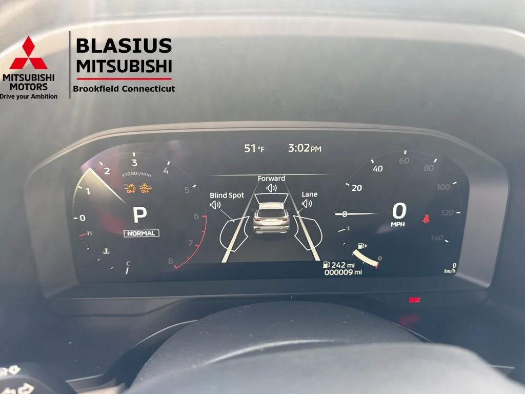 New 2026 Red Mitsubishi SE image 30
