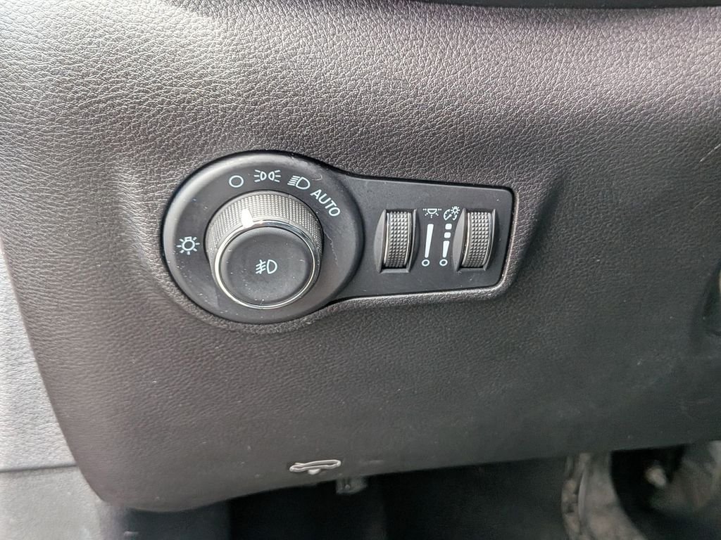 Used 2023 Gray Jeep Limited image 18