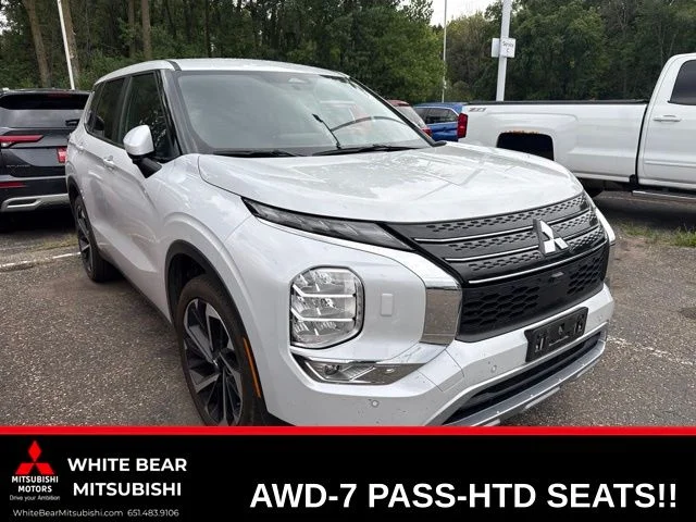 Used 2024 White Diamond Mitsubishi SE image 1