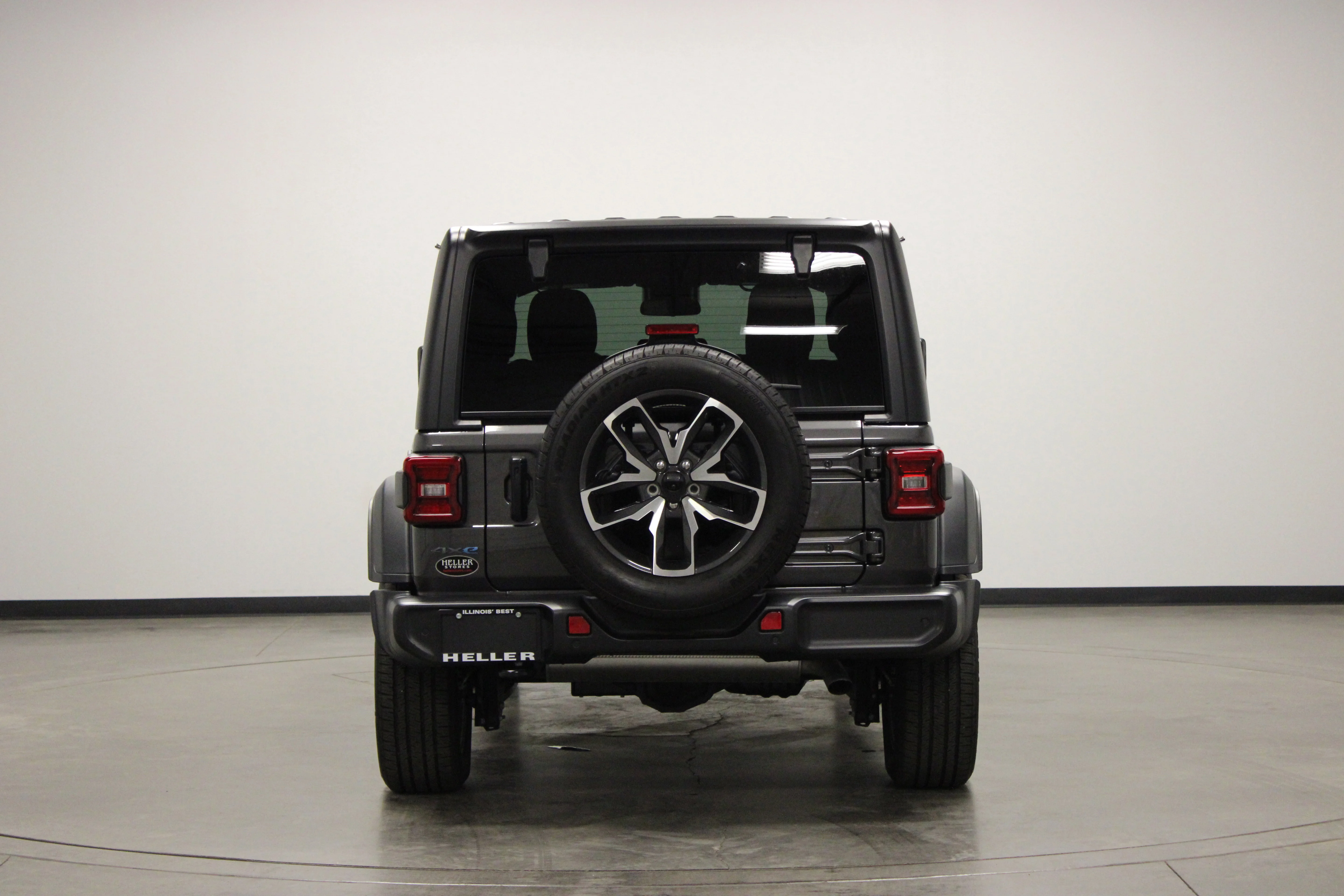 Used 2025 Granite Crystal Metallic Clearcoat Jeep Sport S image 7
