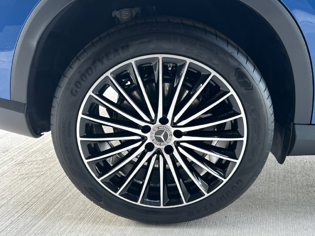 New 2026 Starling Blue Metallic Mercedes-Benz GLC 300 image 72