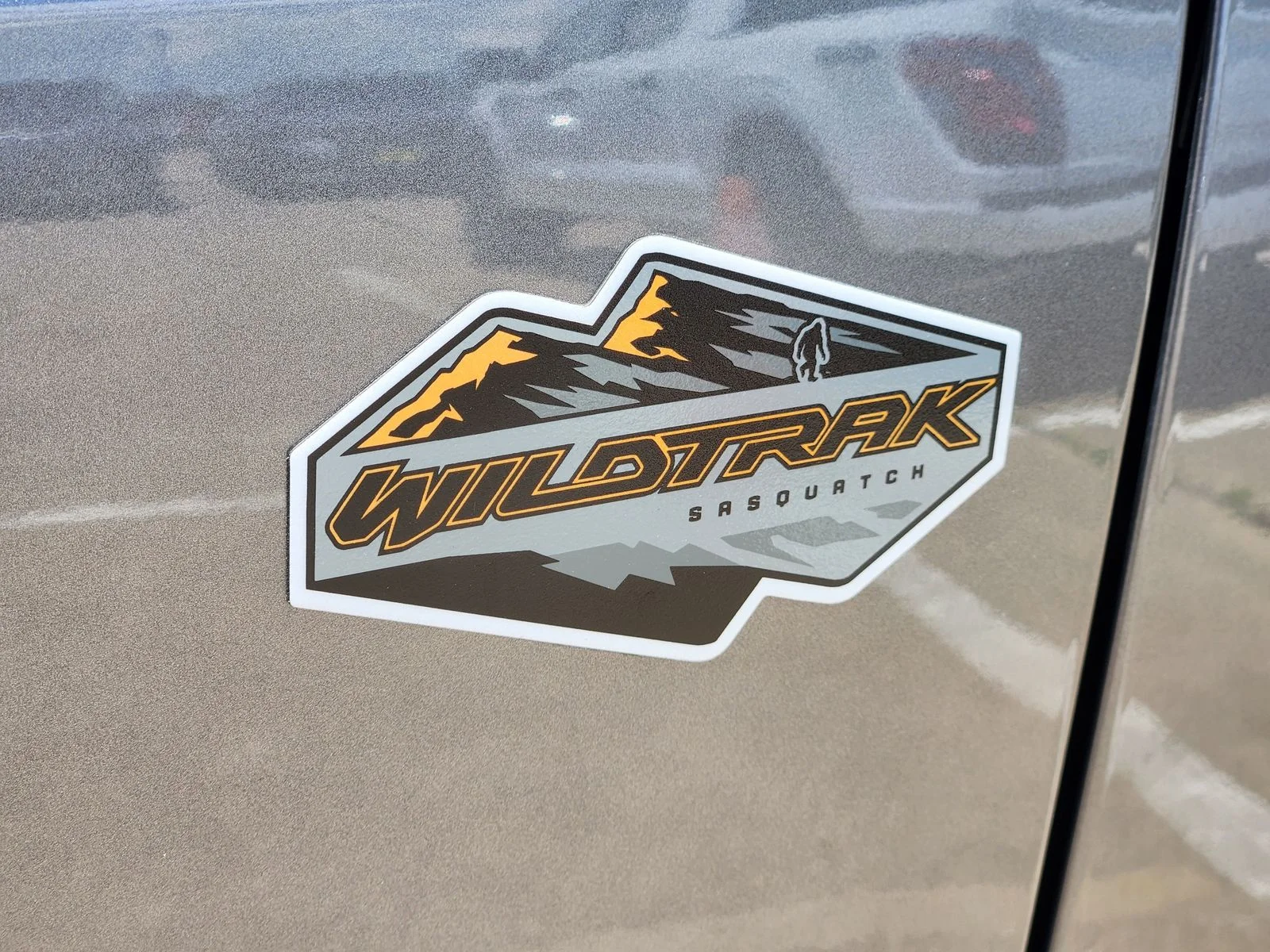 Used 2024 Gray Ford Wildtrak image 11
