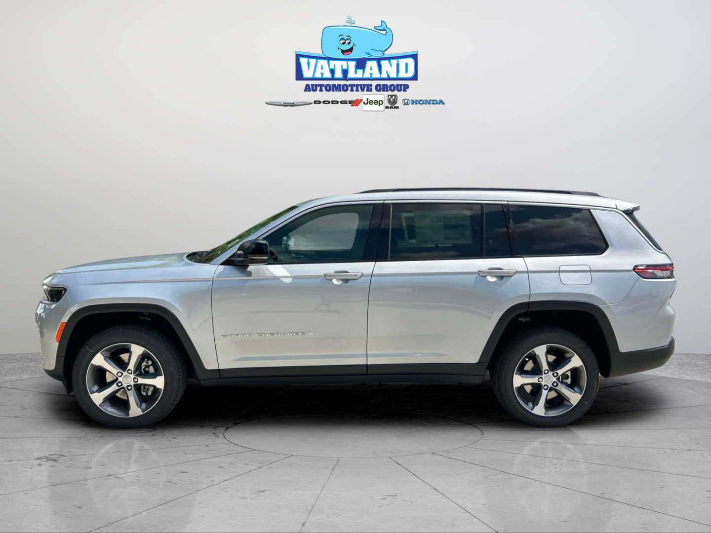 New 2026 Silver Zynith Exterior Paint Jeep Limited image 2