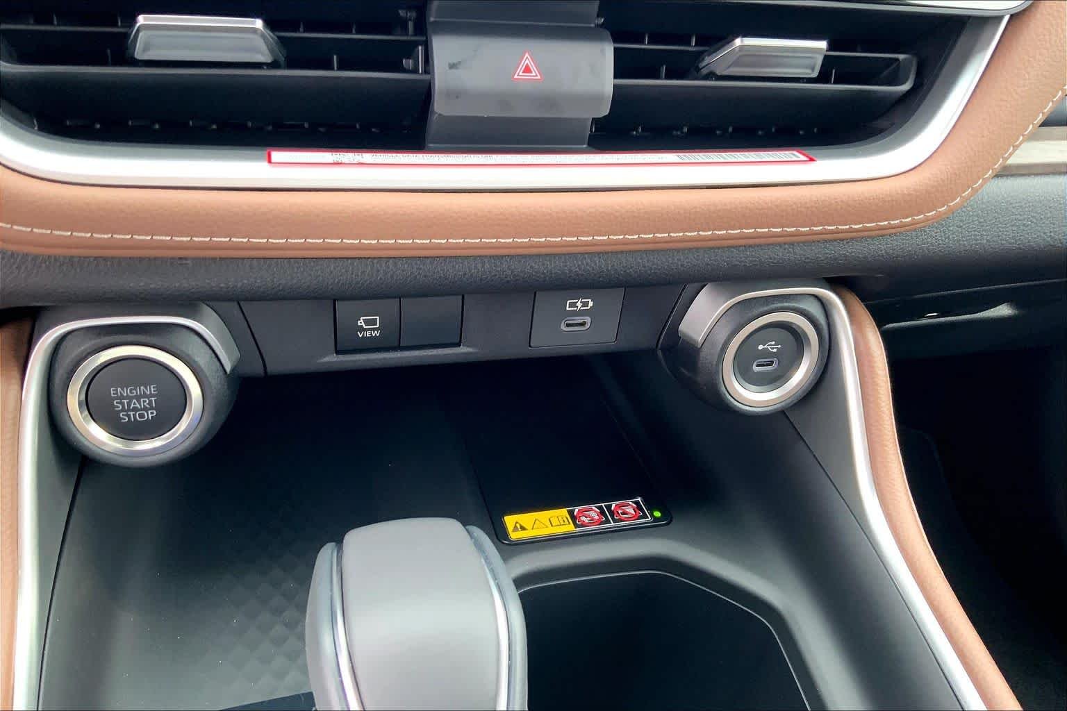 New 2026 Wind Chill Pearl Toyota Platinum image 19